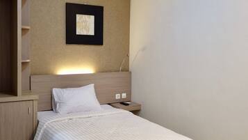 Standard Single Room, Non Smoking | Desk, free WiFi, bed sheets