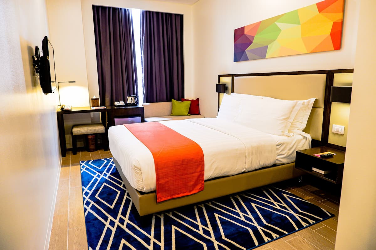 Minibar, in-room safe, desk, iron/ironing board