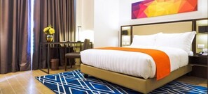 Executive Room, 1 Queen Bed | 1 bedroom, minibar, in-room safe, desk