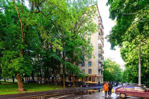 Property grounds - Domumetro na Chernyakhovskogo (Moscow)