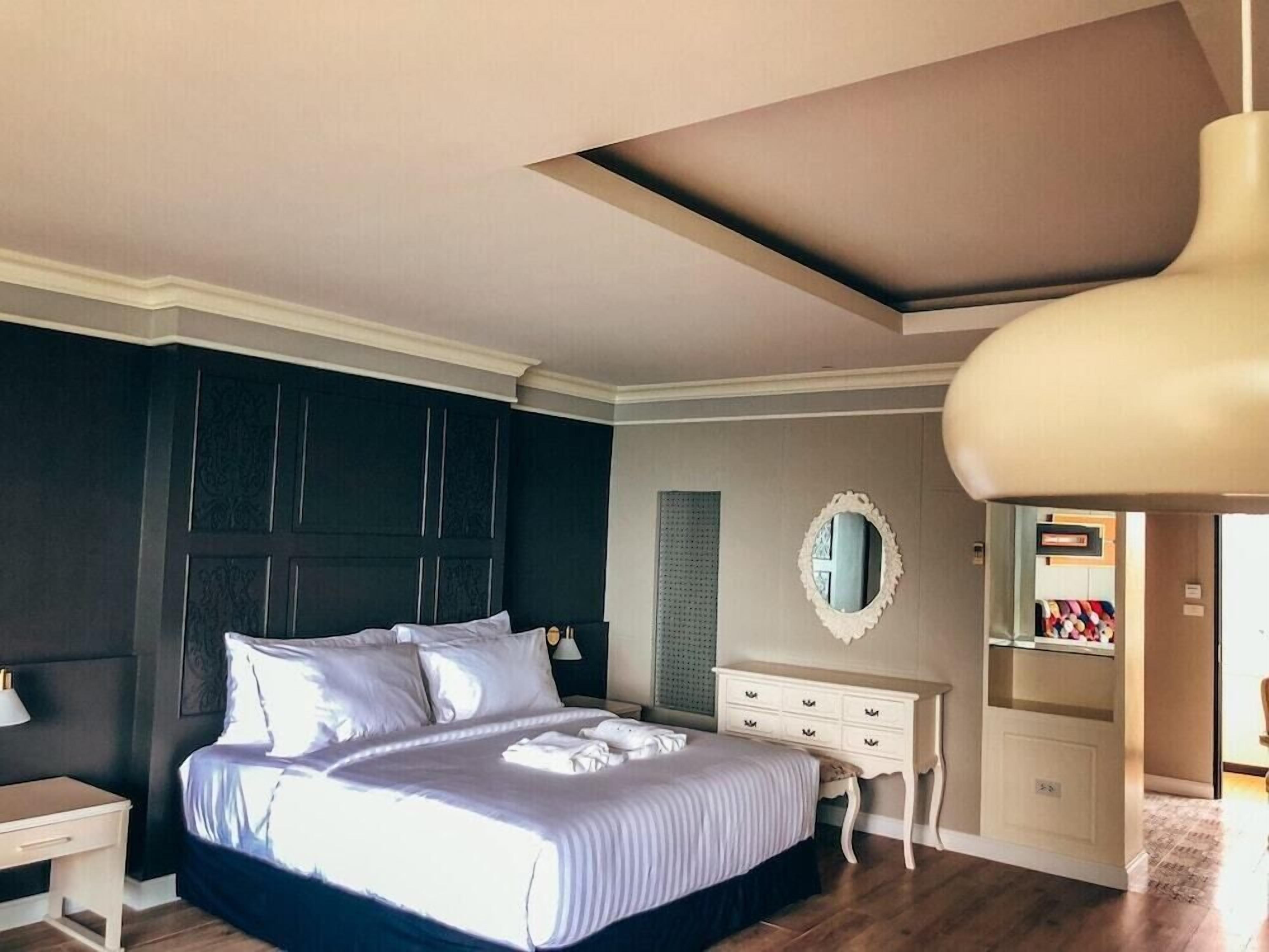 In-room safe, desk, laptop workspace, blackout drapes