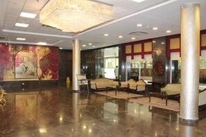 Lobby sitting area - Brilliant Hotel & Convention Center (Indore)