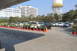 Free self-parking, free valet parking - Brilliant Hotel & Convention Center (Indore)