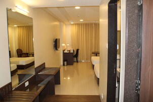 Standard Double Room, 1 King Bed, Non Smoking, City View | In-room safe, free WiFi, bed sheets