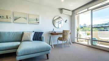 Apartment, 2 Schlafzimmer, Nichtraucher | Wohnbereich | Flachbildfernseher