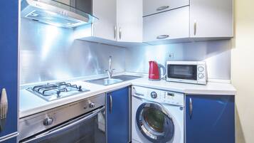 Apartment | Eigene Kochnische | Kühlschrank, Mikrowelle, Ofen, Herdplatte