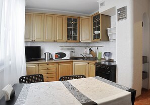 Apartment | Private kitchen | Fridge, microwave, oven, stovetop - Domumetro na Novyh Cheremushkah (Moscow)