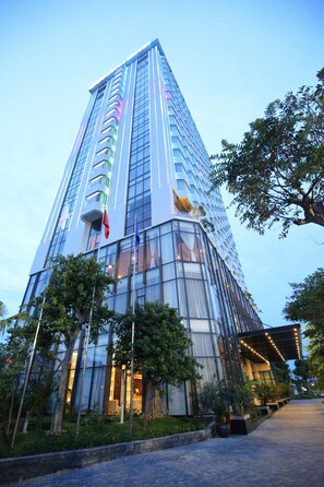 Front of property - Central Luxury Ha Long Hotel (Ha Long)