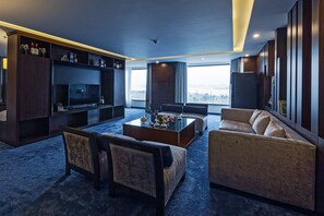 Suite – executive, utsikt mot bukt (Central) | Utsikt mot strand/hav