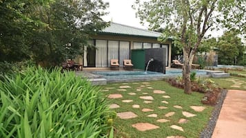 KING'S SUPERIOR WITH PRIVATE PLUNGE POOL | Minibar, in-room safe, desk, blackout curtains
