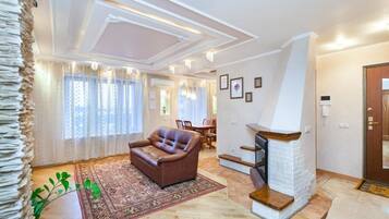 Standard-Apartment | Wohnzimmer | Fernseher