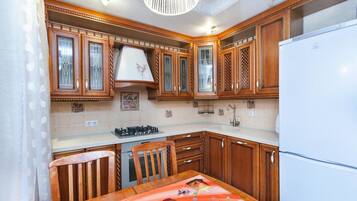 Standard-Apartment | Eigene Küche | Großer Kühlschrank, Mikrowelle, Ofen, Herdplatte