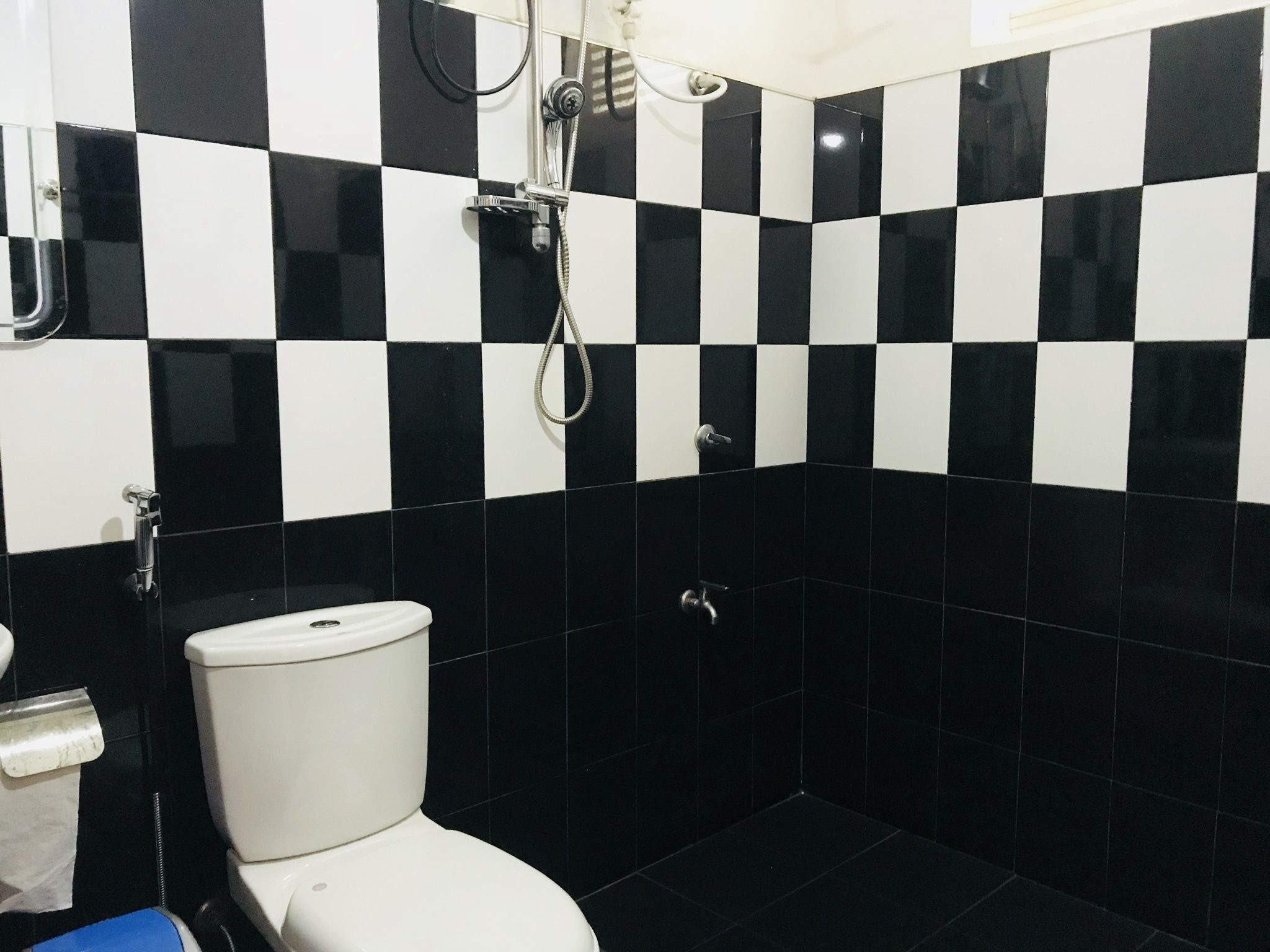 Budget Double Room | Bathroom | Shower, towels