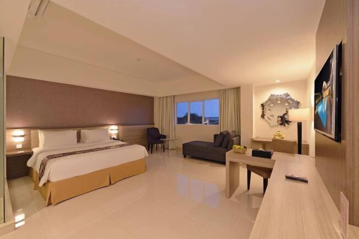 Minibar, desk, soundproofing, rollaway beds