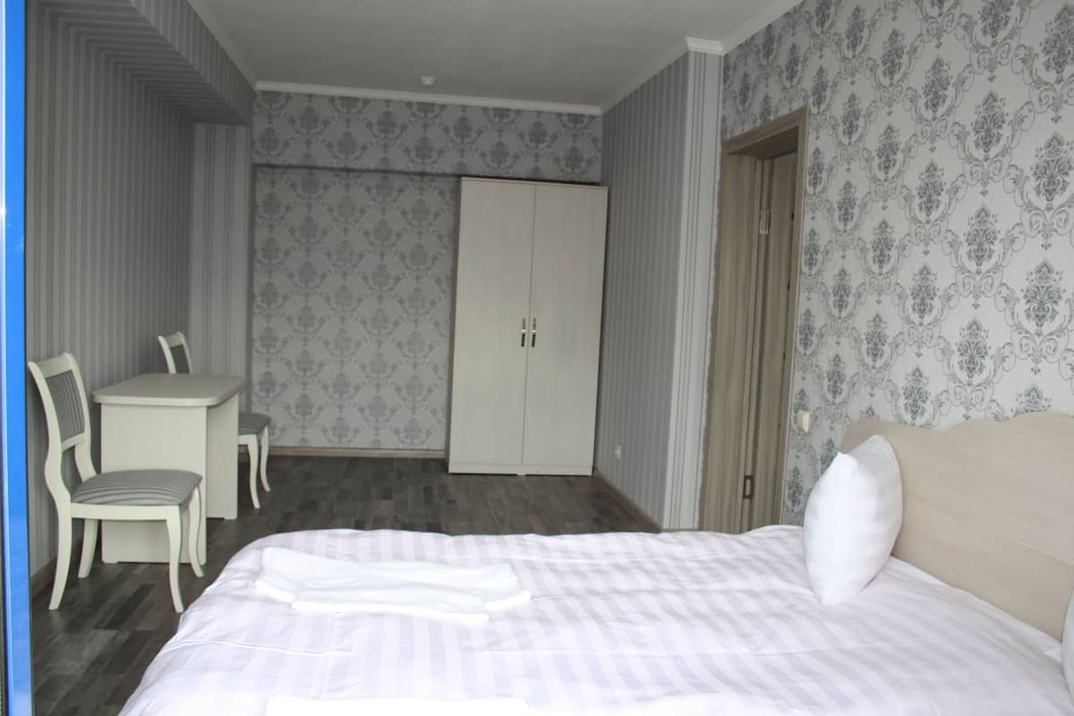 Standard-Doppel- oder -Zweibettzimmer