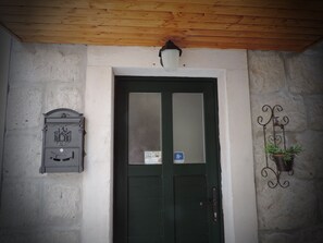 Property entrance - Apartments Lana (Split)