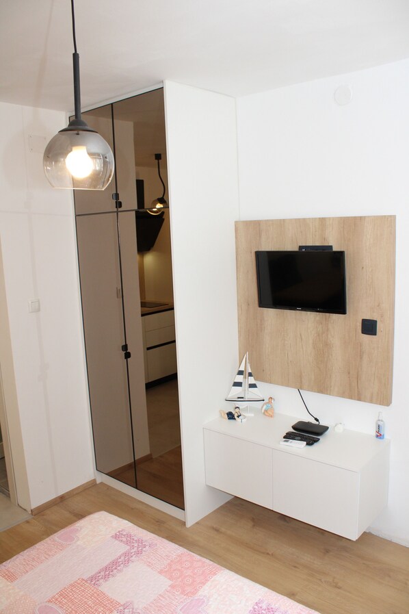 Iron/ironing board, free WiFi, bed sheets - Apartments Lana (Split)