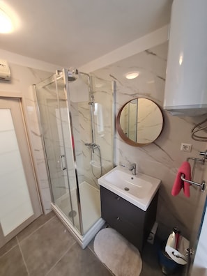 Studio | Bathroom