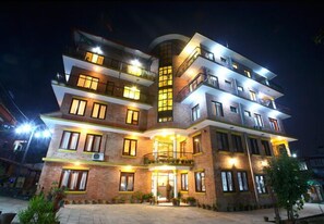 Building design - Royal Sands Hotel (Burhanilkantha)