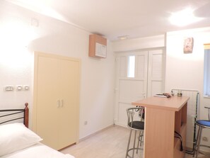 Studio | In-room dining