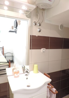 Studio | Bathroom sink