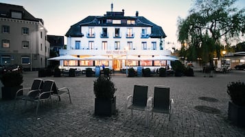 Fassade der Unterkunft – Abend/Nacht