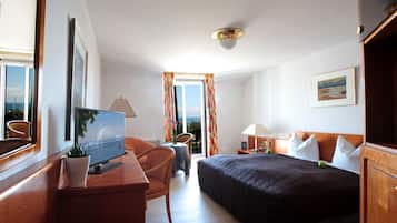 Superior-Doppelzimmer, Balkon, Seeblick | Minibar, Zimmersafe, Schreibtisch, schallisolierte Zimmer