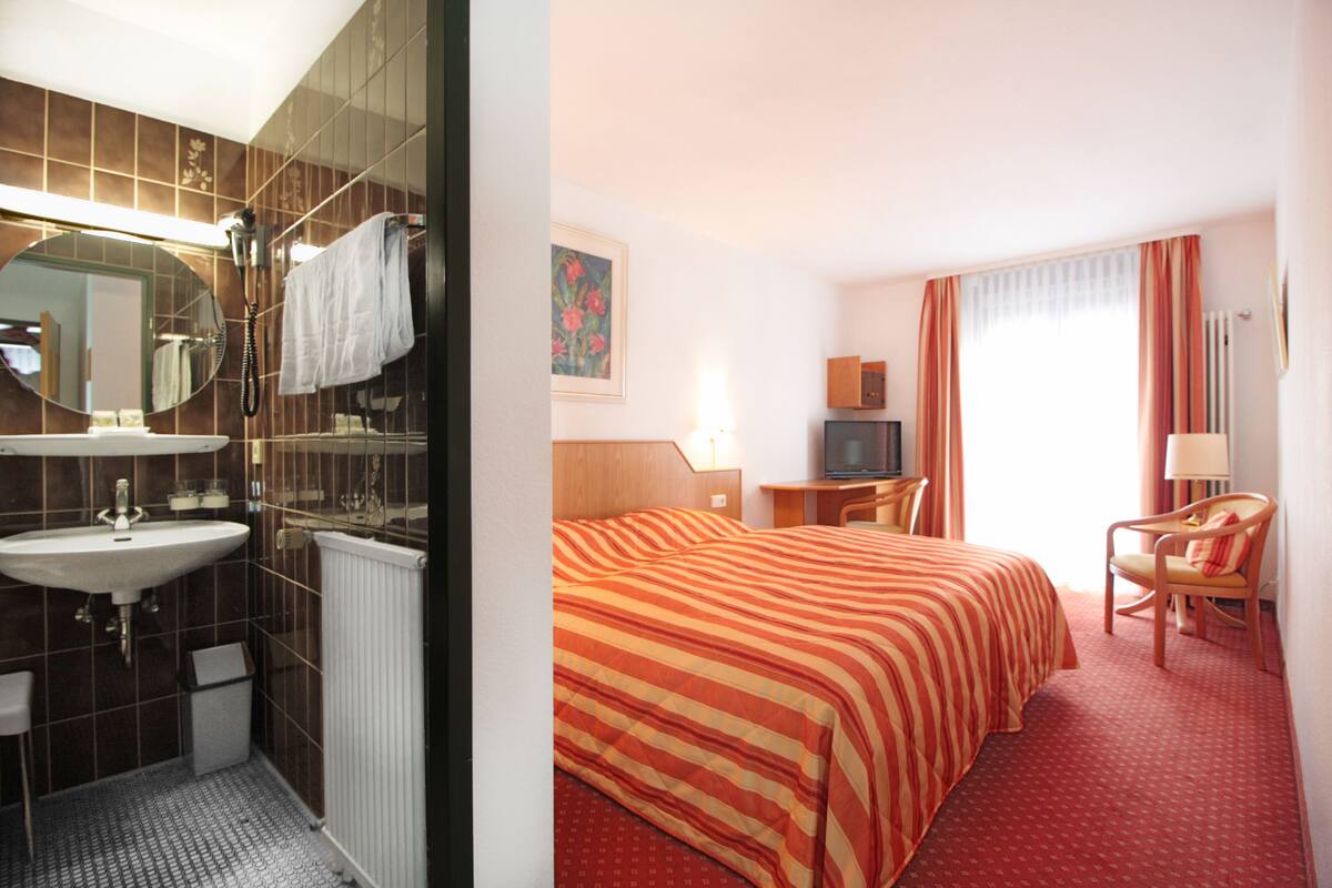 Double Room | Minibar, in-room safe, desk, soundproofing