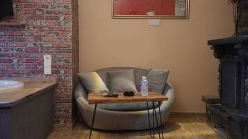 Quarto luxo, lareira, vista para o rio (Hottub / Jakuzi) | 3 quartos, Wi-Fi de cortesia, roupa de cama