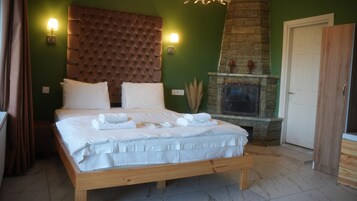 华丽客房, 壁炉, 河景 (Hottub / Jakuzi) | 3 多间卧室、免费 WiFi、床单