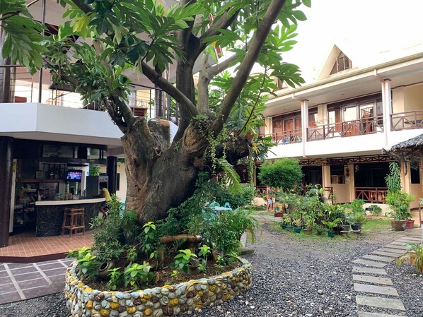 Property grounds - St Vincent Cottages Dee and Timmy Side (Boracay Island)