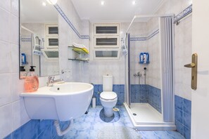 Apartment | Bathroom - Victoria Majesty Apartments (Athens)