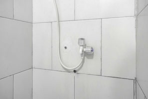 Ducha y artículos de higiene personal gratuitos