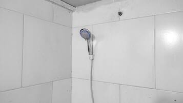 Shower, free toiletries