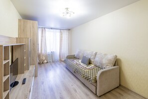 Apartment | Living room | Flat-screen TV