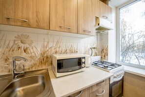 Apartment | Private kitchen | Full-sized fridge, microwave, oven, stovetop