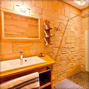 Superior Suite, Connecting Rooms, Pool View (Ambre) | Bathroom sink