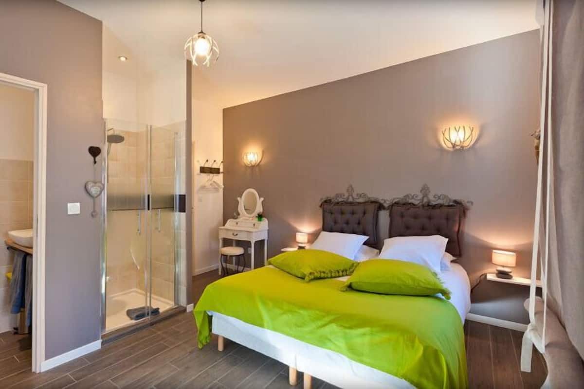 Tweepersoonskamer, 1 queensize bed, uitzicht op de binnenplaats (Agate) | Verduisterende gordijnen, gratis wifi, individueel gedecoreerd