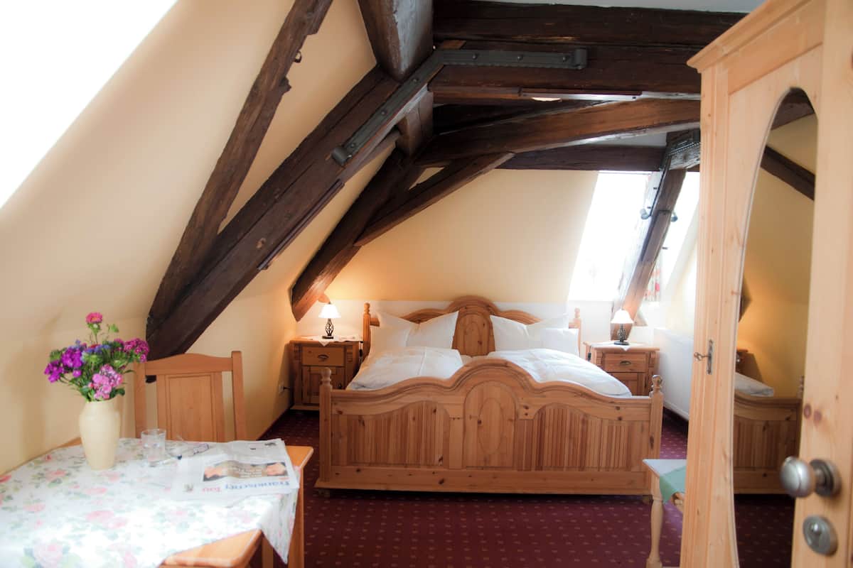 Comfort Double Room, Private Bathroom, Courtyard View | Hypo-allergenic bedding available, desk, laptop workspace, WiFi (free)