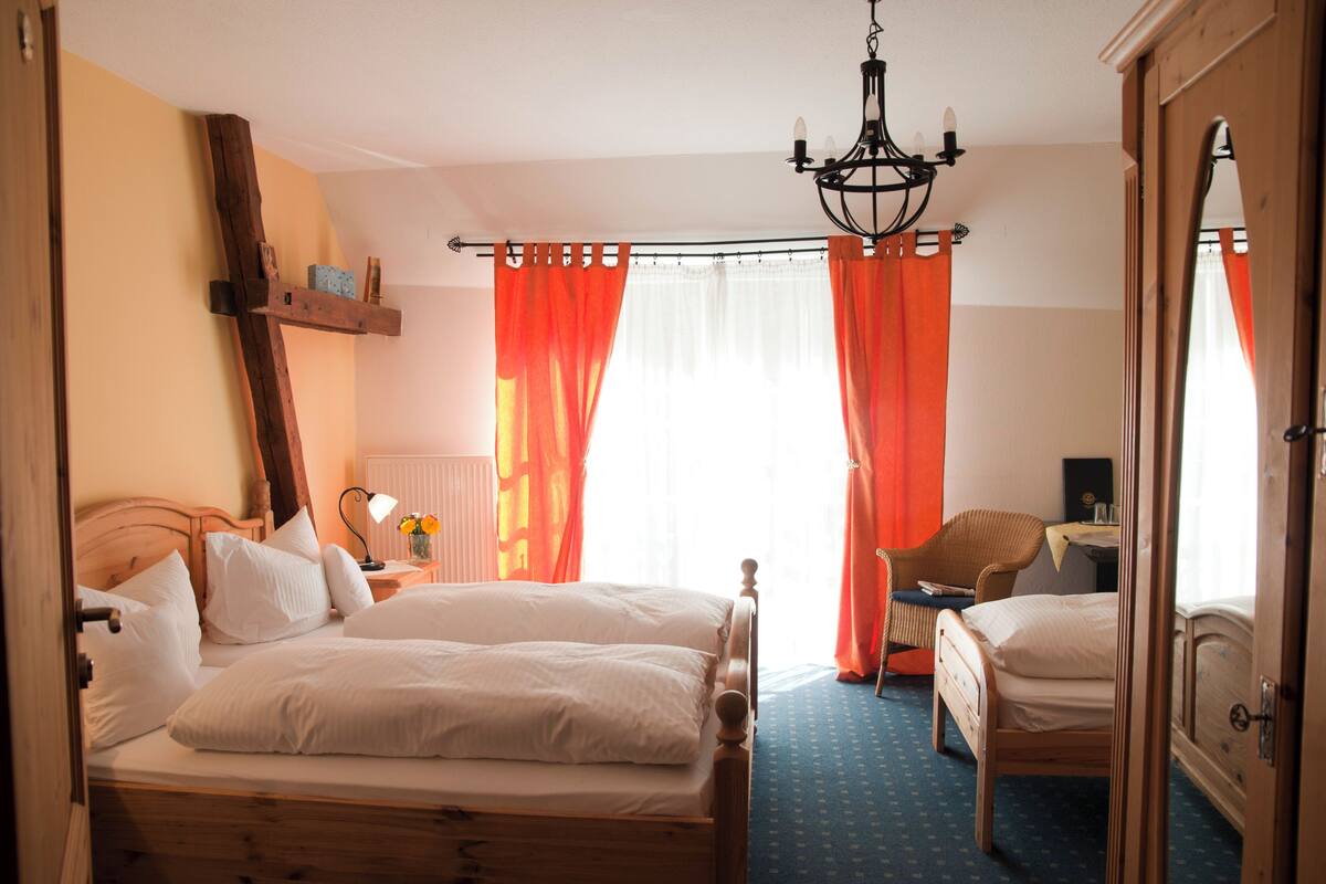 Comfort Triple Room | Hypo-allergenic bedding available, desk, laptop workspace, WiFi (free)