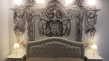 Schreibtisch, kostenlose Babybetten, kostenloses WLAN