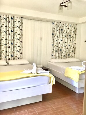 Standard Room | Desk, bed sheets - Rob and Fred's Resort (Boracay Island)