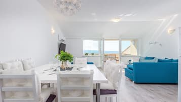 Apartment, 3 Schlafzimmer (GVV) | Wohnzimmer | Flachbildfernseher