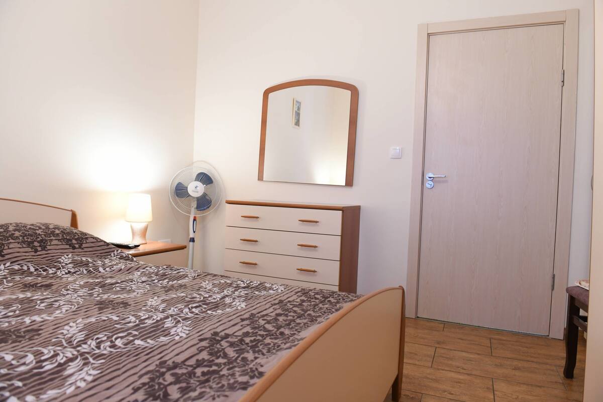 Comfort-Apartment, 1 King-Bett und Schlafsofa, Nichtraucher, Gartenblick | Schallisolierte Zimmer, Bügeleisen/Bügelbrett, kostenloses WLAN