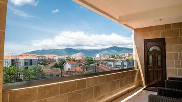 Deluxe Apartment, 3 Bedrooms, Sea View | Balcony