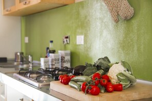 Appartement Ville, 1 chambre (Michelangelo) | Cuisine privée | Réfrigérateur grande capacité avec congélateur, four à micro-ondes