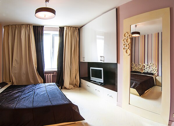 Standard Apartment, 1 King Bed with Sofa bed, Non Smoking | Desk, iron/ironing board, free WiFi, bed sheets