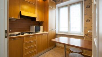 Apartment, Nichtraucher | Schreibtisch, Bügeleisen/Bügelbrett, kostenloses WLAN, Bettwäsche