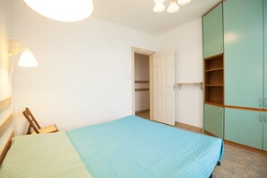 Desk, iron/ironing board, free WiFi, bed sheets