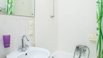 Apartment, Nichtraucher | Badezimmer | Dusche, kostenlose Toilettenartikel, Haartrockner, Handtücher